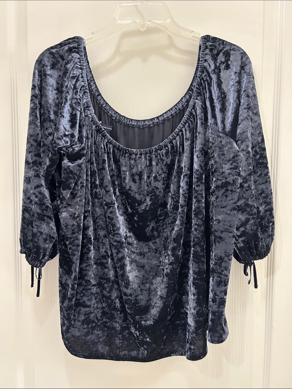 American Eagle Outfitters Crushed Velvet Scoop-Neck Top in Navy Blue